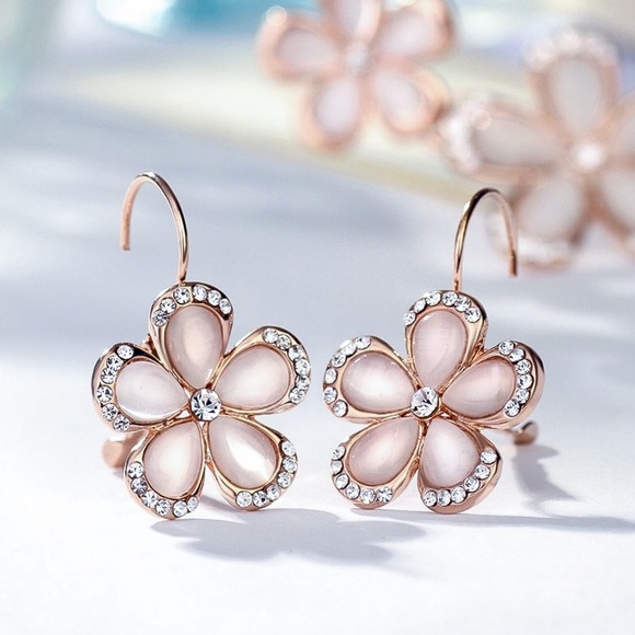 Jewelry - Pearlescent Pink/Rose Gold Earrings